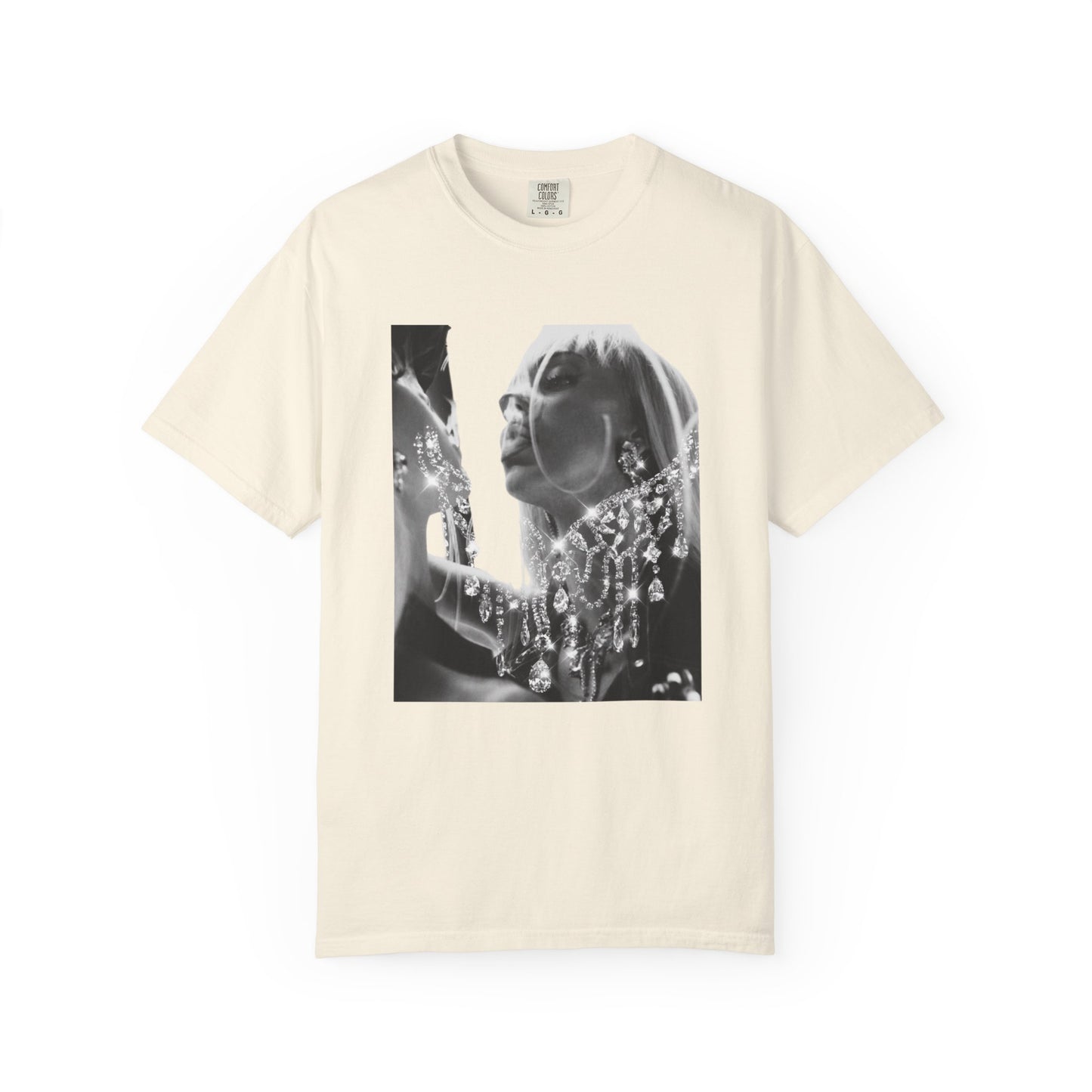 Más Cara — Monochromatic Fashion Portrait