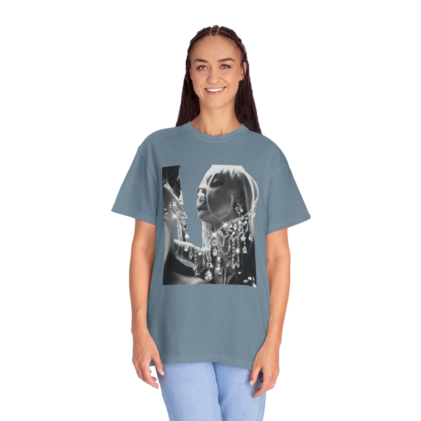 Más Cara — Monochromatic Fashion Portrait